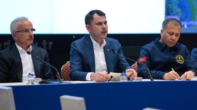 Bakanlardan deprem aklamas... 
