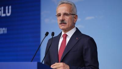 GSM irketleriyle deprem toplants... Bakan Uralolu: Skntlarn nne geeceiz 