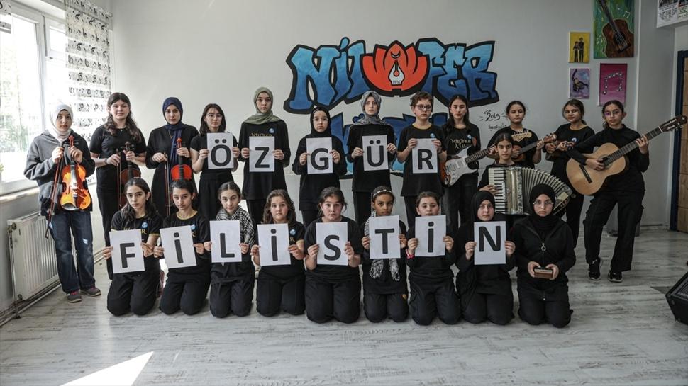 renciler Gazze iin 6 dilde konser verdi