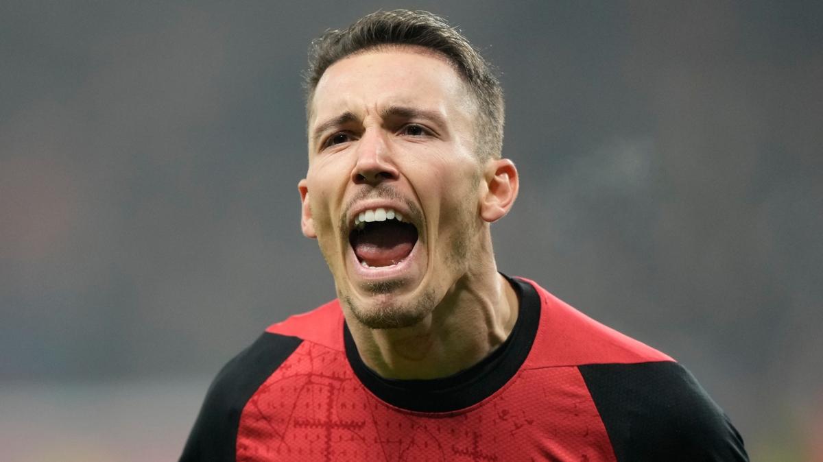 Barcelona, eski altyap oyuncusu Alejandro Grimaldo'nun peinde