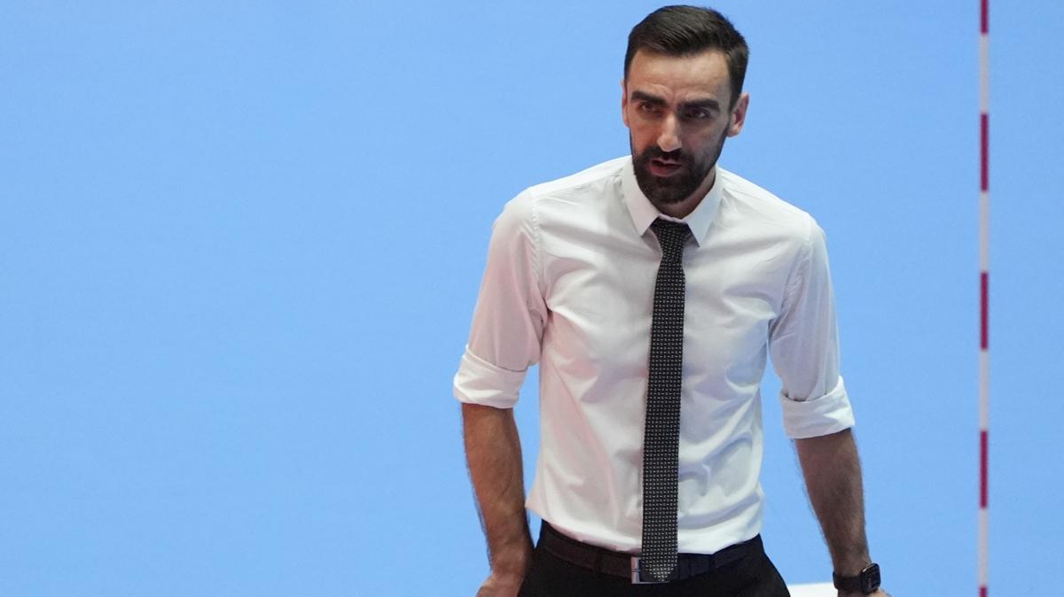 Beikta Kadn Voleybol Takm'nda 16 ayrlk birden