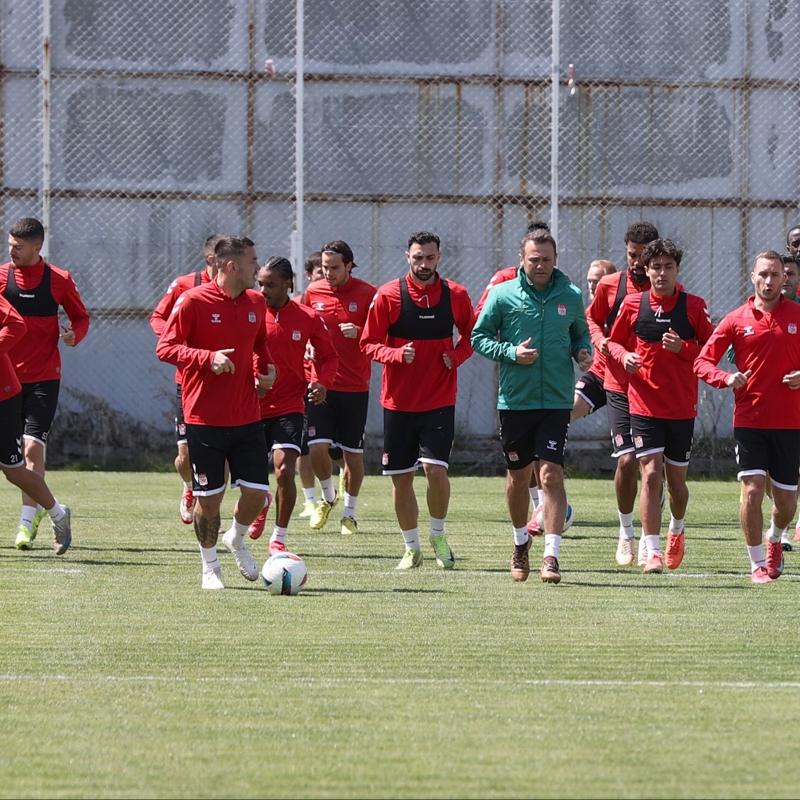 Sivasspor, Galatasaray mesaisine devam etti