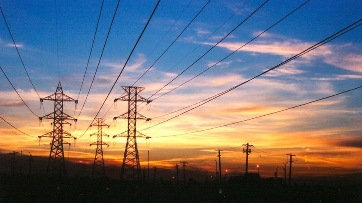 Bakan Bayraktar: Elektrik kesintisine neden olacak herhangi bir sorun yok