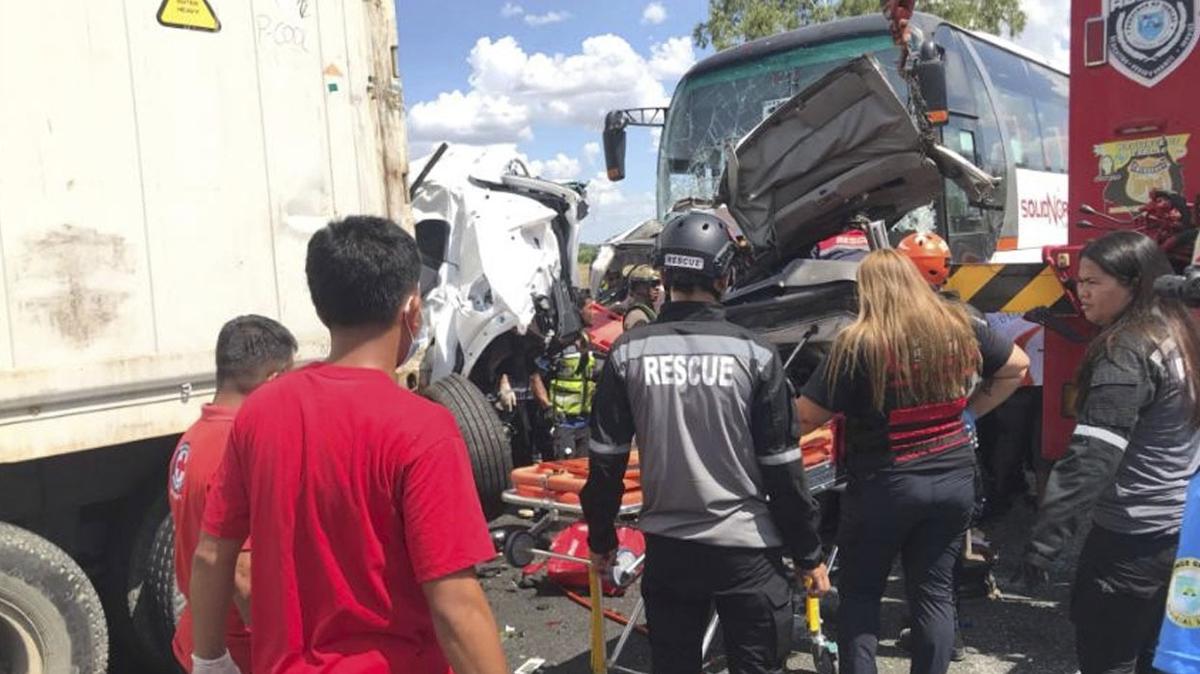 Filipinler'de yolcu otobs facias!