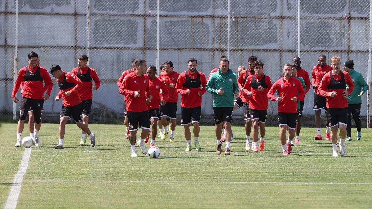 Sivasspor, Galatasaray mesaisine devam etti