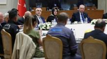Bakan Erdoan emekilerle bir araya geldi... ''Haklarn korumak temel nceliimiz'' 