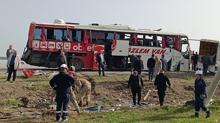 Van'da yolcu otobs devrildi: 2 yaral