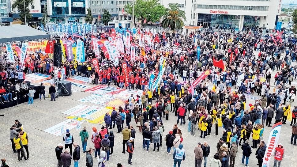 Meydanlarda 1 Mays cokusu