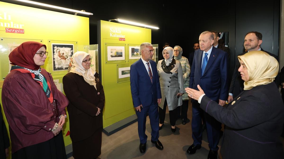 Bakan Erdoan 'Sakl Kalanlar' sergisini ziyaret etti