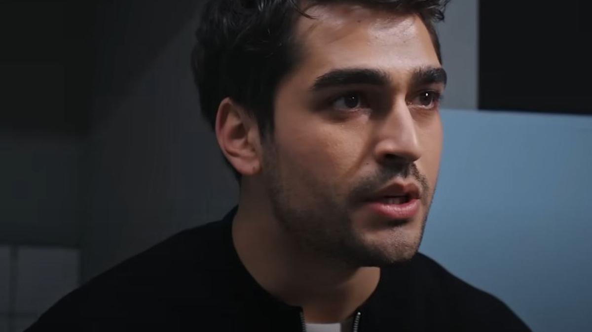 Mert Ramazan Demir adeta iin dkt: Krlganlm gizledim, roller aa kard