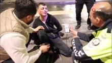 Alkolden ayakta duramad... ''Diim aryor'' diye ekiplere feryat etti