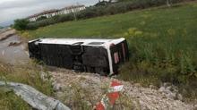 Manisa'da yolcu otobs devrildi: 16 yaral