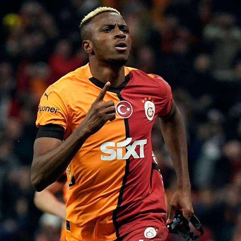 Kariyer rekoru! Victor Osimhen atmaya devam ediyor