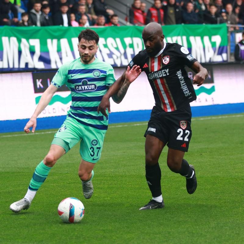 Rizespor, Gaziantep FK'y� 2 golle devirdi