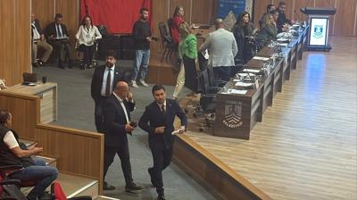CHP'nin tek ses dayatmasna tepki... AK Partili yeler salondan ayrld