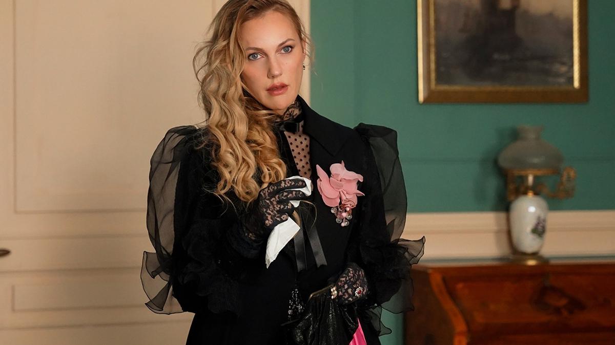 Kskanmak m" Meryem Uzerli snr izdi!