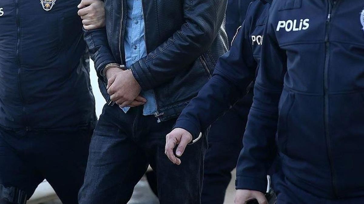 Yunanistan'a kamaya alrken yakalanan 2 FET zanls tutukland