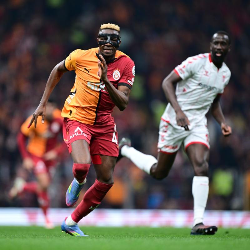 Victor Osimhen: �ok b�y�k bir kul�pte oynuyorum