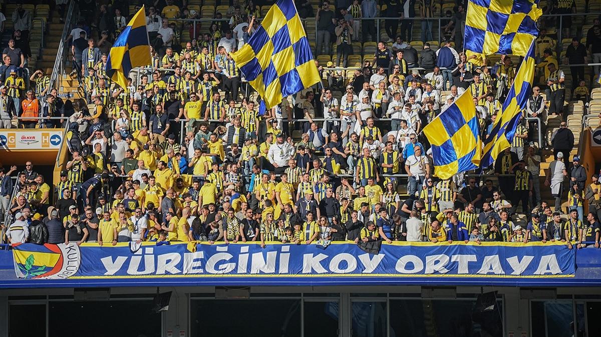 Kadky'de Fenerbahe taraftarndan tepki! "Ynetim istifa"