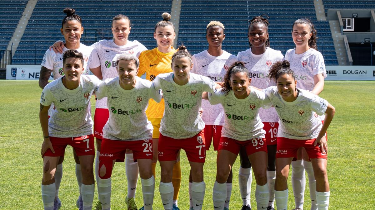Kupa sahibini buldu! Kadnlar Sper Lig'de ampiyon Fomget Genlik