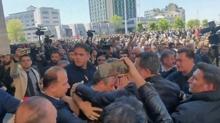 CHP Genel Bakan zgr zel'e saldr... AK Parti'den sert tepki: Kabul edilemez