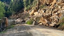 Giresun'da heyelan: Yol ulama kapand