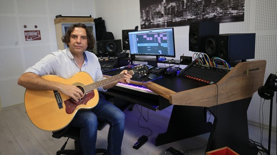 Gndz akademisyen gece solist: Rock Profesr