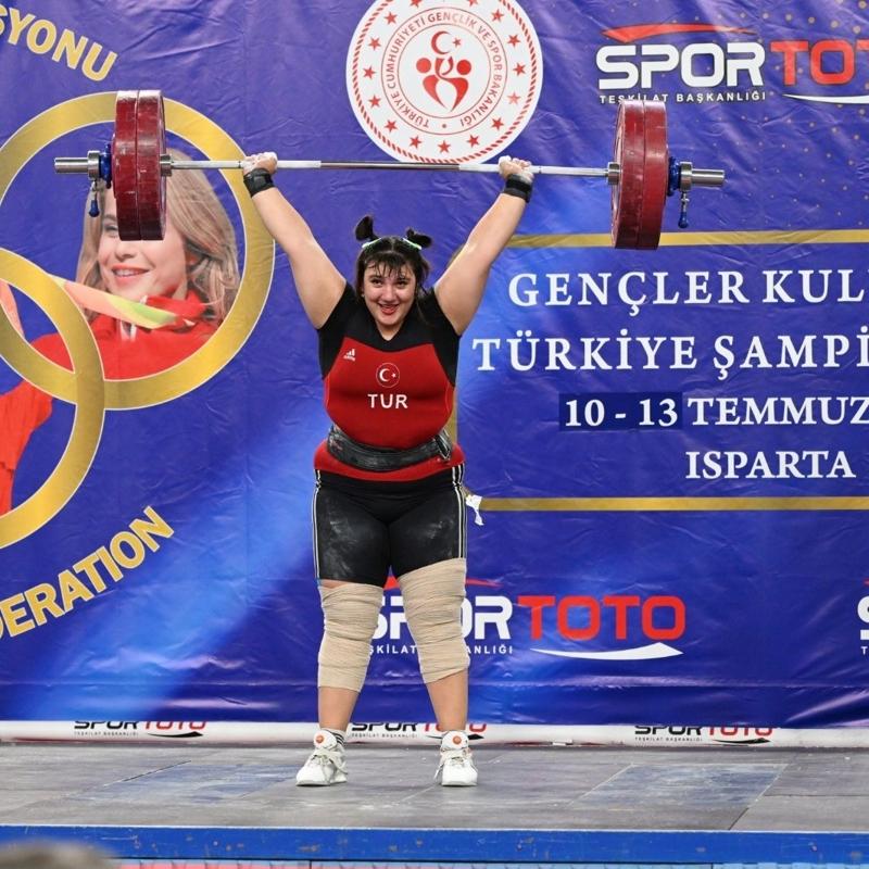 Milli halterci Fatmagl evik, genlerde dnya ampiyonu