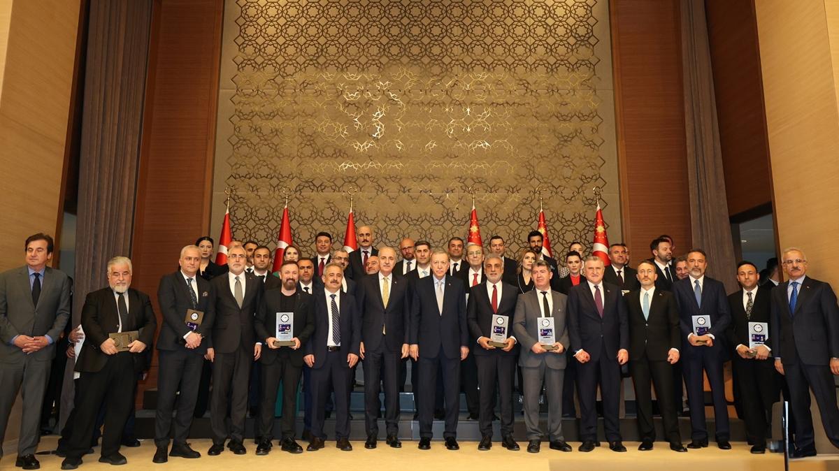 dllerini Bakan Erdoan'n elinden aldlar