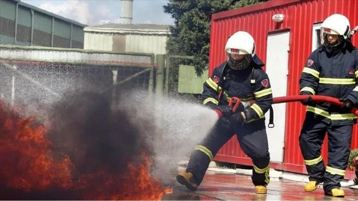 Arnavutky'de yangn! Ekipler mdahale ediyor