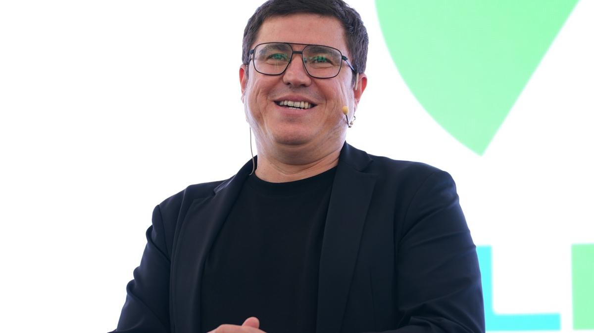 ocukluk akyla 7 yl... brahim Bykak'tan romantik yldnm kutlamas