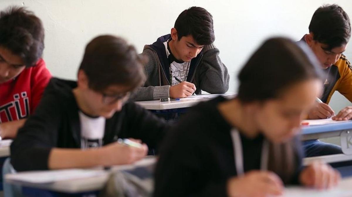MEB'de yeni mfredat iin hazrlklar balad: Snavlarn etkisi azaltlacak