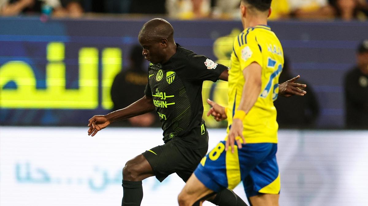 Olayl mata Al-Ittihad, Al-Nassr' devirdi