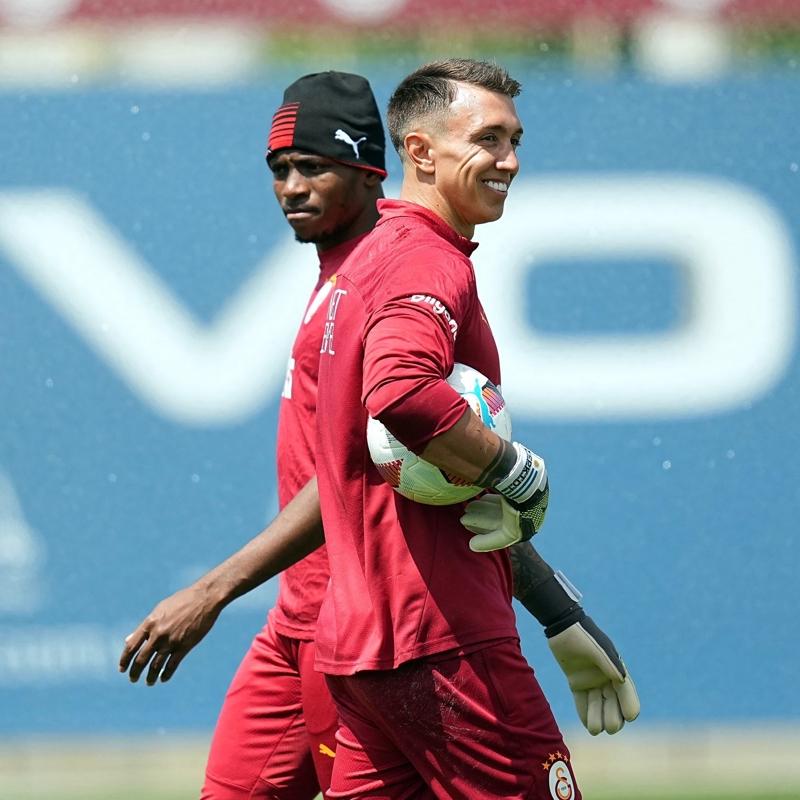 Galatasaray'da Trabzonspor mesaisi devam ediyor