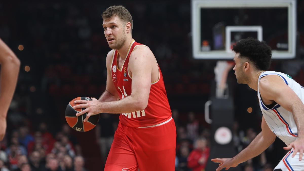 EuroLeague'de play-off'larn MVP'si Sasha Vezenkov!
