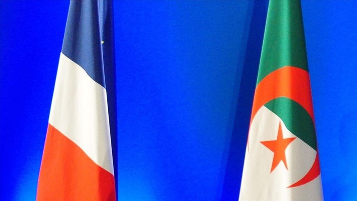 Fransa, Cezayir'de yapt katliamn anma trenine katld