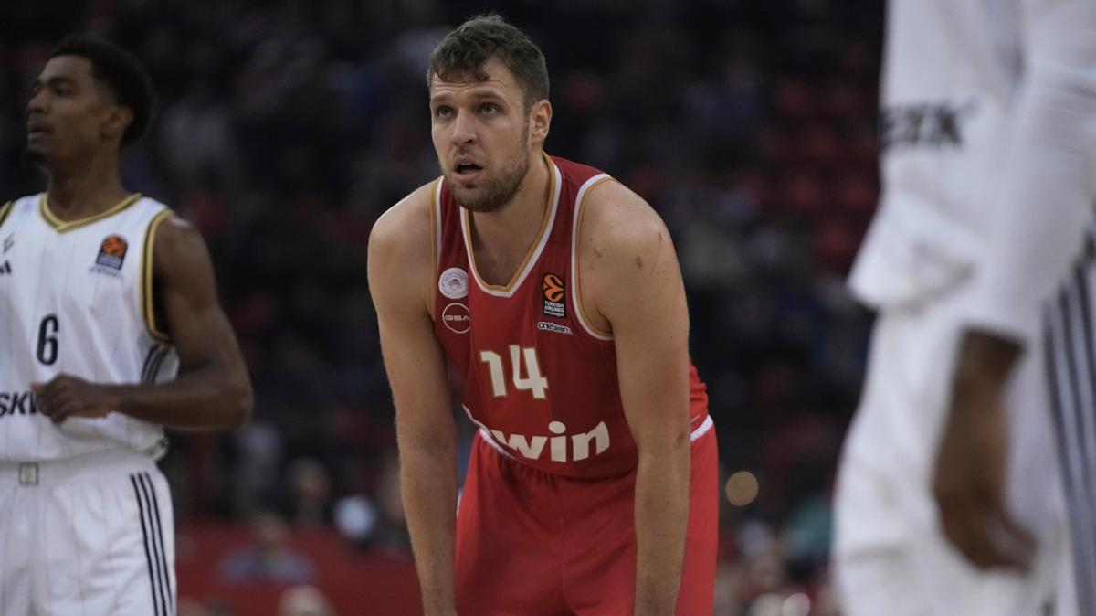 THY Avrupa Ligi play-off'larnn MVP'si Sasha Vezenkov seildi