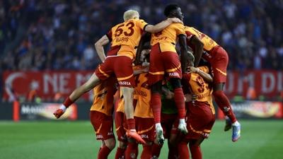 Aslan �ampiyonluk f�rt�nas�n� kopard�!
