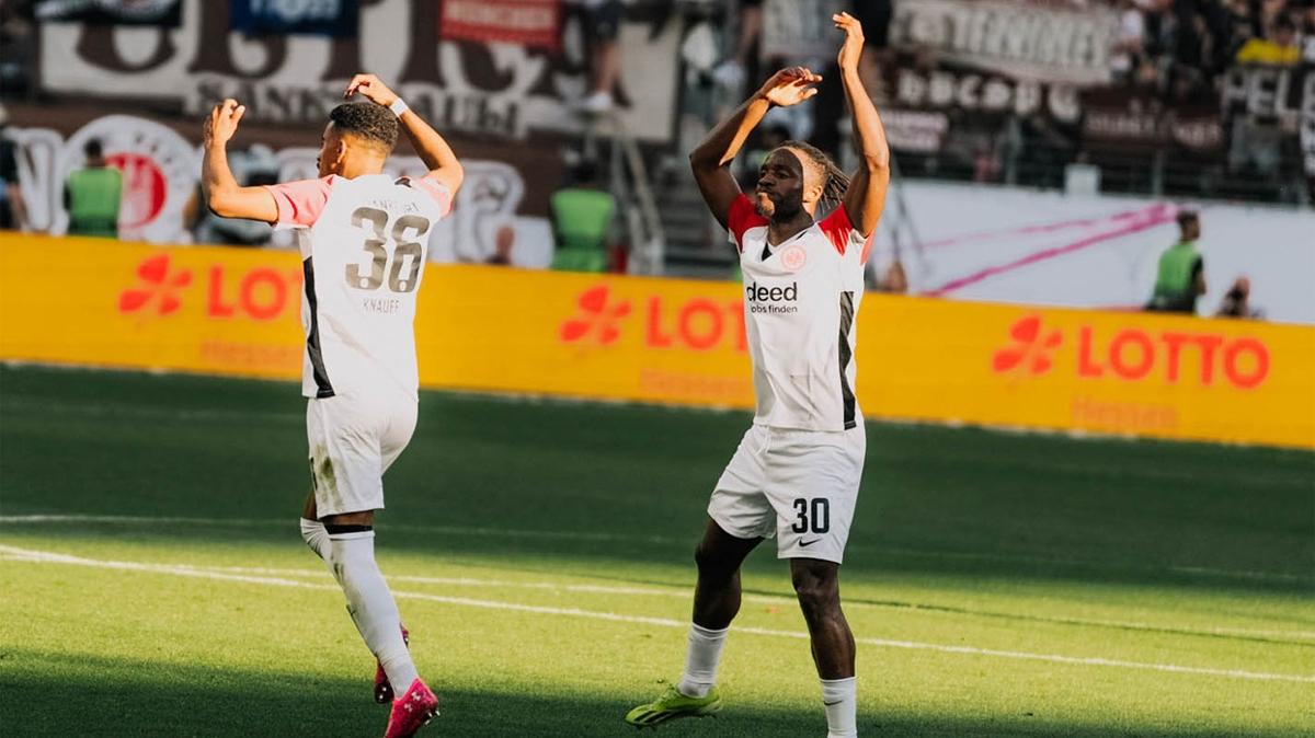 Batshuayi att, Frankfurt evinde 1 puan ald