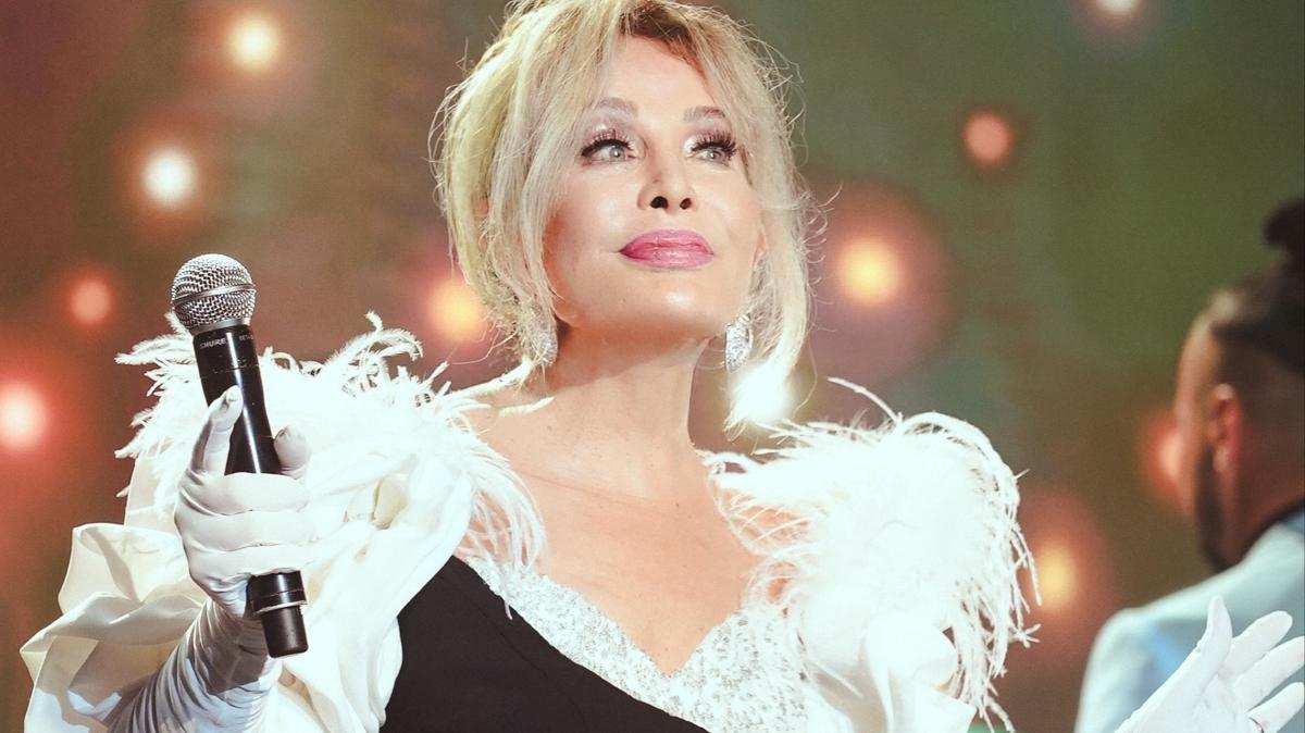 Emel Sayn'n byk acs! Bu szlerle veda etti: 'Gle gle gzel olum'