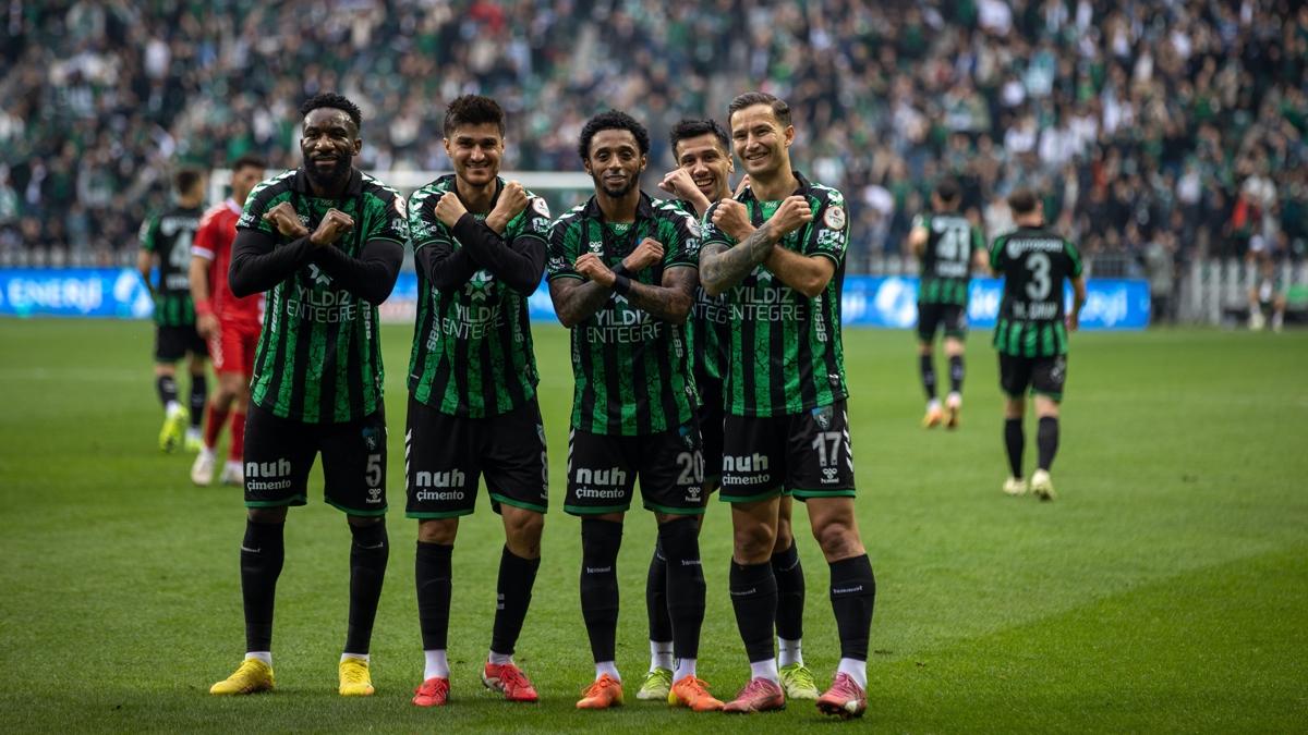 ampiyon Kocaelispor son man 4 golle kazand