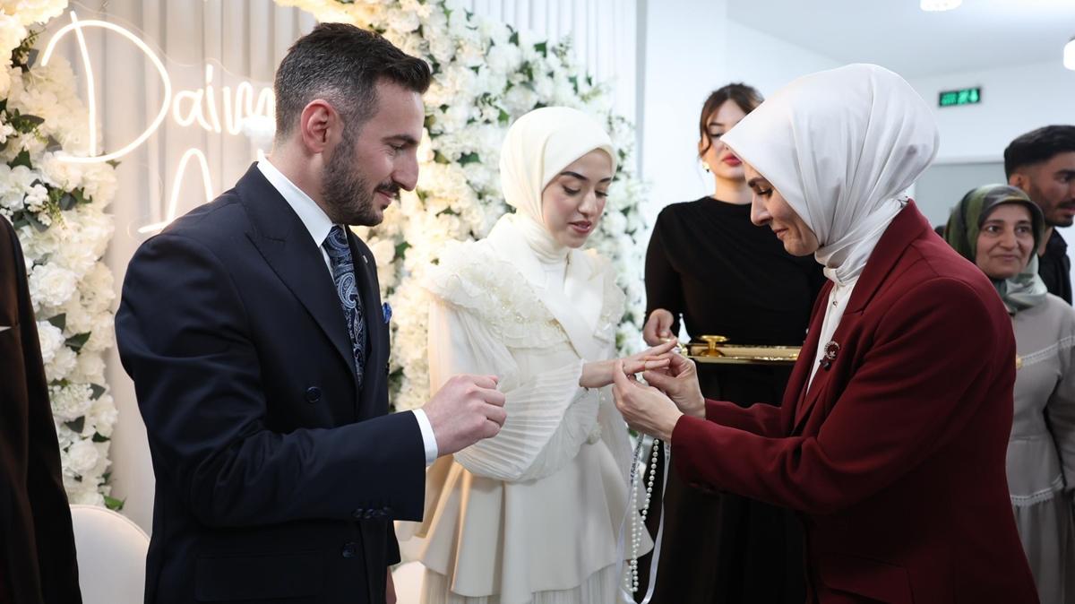 Sosyal medyadan davet etti: Bakan Gkta kz isteyip yzk takt