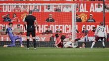 Altay Bayndr forma giydi! Manchester United evinde kayp