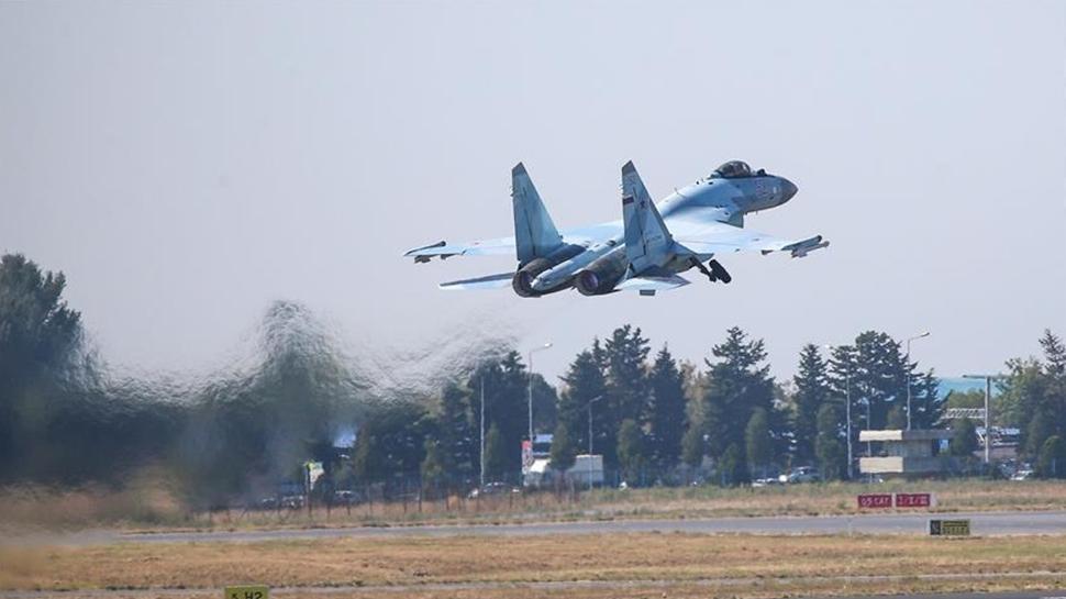 Byk anlamaya imza atld! SU-35'ler havalimanna indi