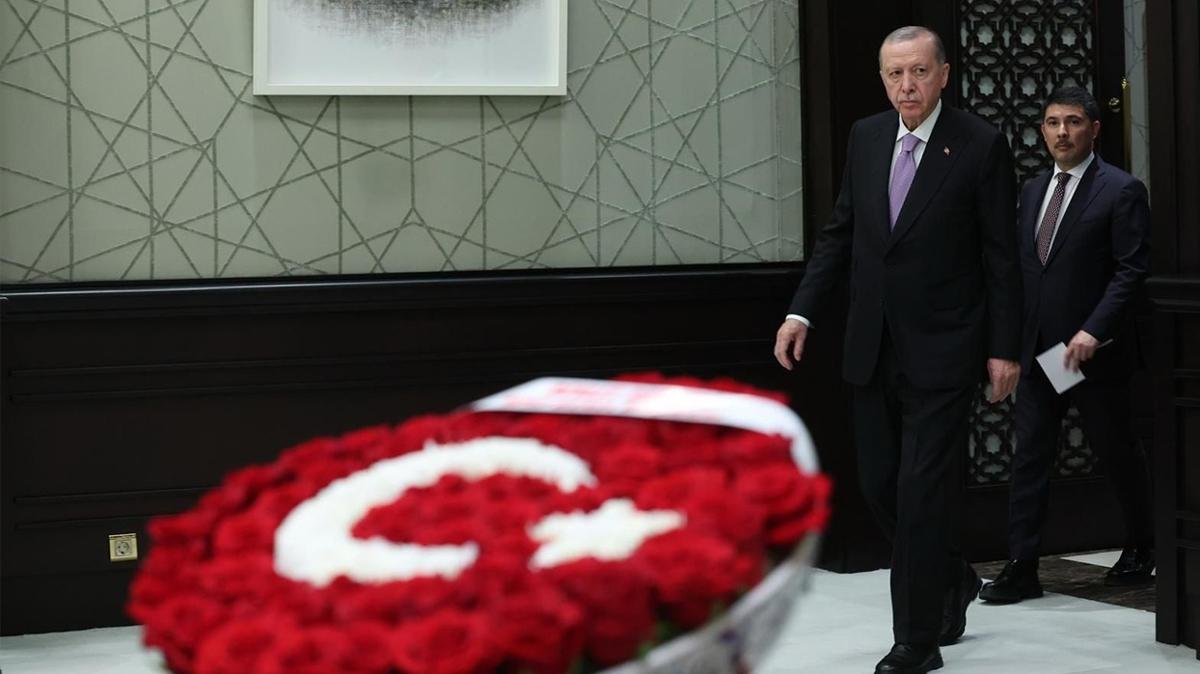 Baheli'den dikkat eken jest: Kabine'de ay yldzl elenk