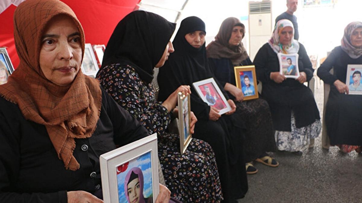 Evlat nbetinde yeni umut: Terr rgt PKK'nn fesih karar ailelere k oldu