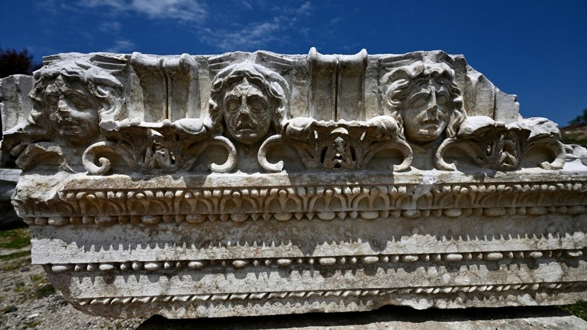 Medusa ve Byk skender'e ait heykel balar bulundu