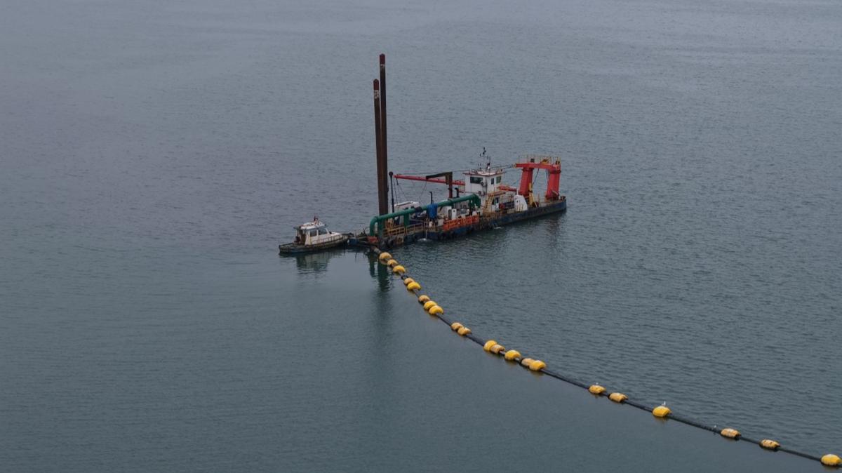 zmit Krfezi'nde 1,1 milyon metrekp dip amuru temizlendi