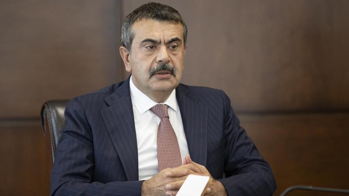 Bakan Tekin 12 yllk zorunlu eitim eletirilerini deerlendirdi