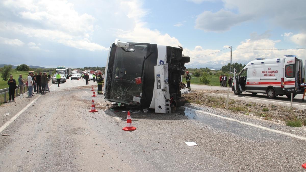 Konya'da yolcu otobs devrildi: ok sayda yaral var